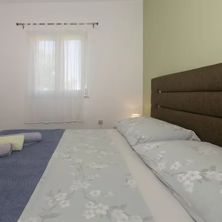 Apartment Apartments Max Ražanac