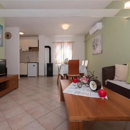 Apartments Max Apartment Ražanac